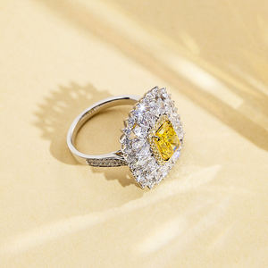 แหวนเพชรเมล็ดใหญ่ทรงเรเดียนท์คัท ประดับเพชรเหลืองแล็บโกรว์ 18K ทองคำ รุ่น MSR-1671 จาก Messi Jewelry สำหรับงานปาร์ตี้ - Product Image 3