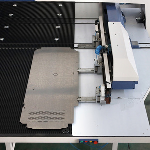 Máquina Punzonadora CNC <span class=keywords><strong>de</strong></span> Torreta Eléctrica Rápida con Servomotor y Indexación Automática - Product Image 2
