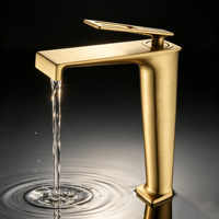 Robinet de lavabo de salle de bain OEM personnalisé en laiton brossé doré, design moderne courbé, mitigeur monocommande eau chaude et froide