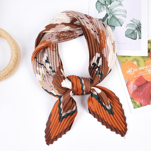Prêt à Expédier Dernier <span class=keywords><strong>Vintage</strong></span> Style Rides Dames Écharpe En Gros <span class=keywords><strong>70</strong></span>*<span class=keywords><strong>70</strong></span> CM Carré Petit Bandanas Plissé Hijab Turban - Product Image 5