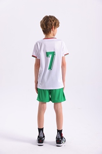 Abbigliamento da <span class=keywords><strong>calcio</strong></span> in poliestere di alta qualità maglia da <span class=keywords><strong>calcio</strong></span> rossa verde personalizzata retrò Kit da <span class=keywords><strong>calcio</strong></span> per bambini <span class=keywords><strong>pantaloncini</strong></span> da ragazzo - Product Image 5