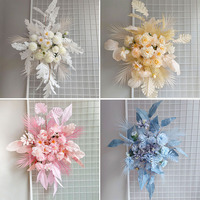 Bouquets floraux artificiels, arrangements sur fond blanc, fleurs d'angle roses style forêt, fleurs pour allée de mariage, décorations de mariage