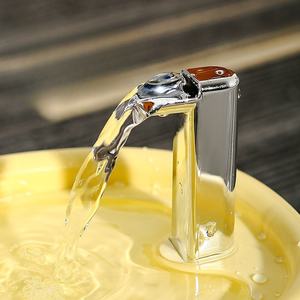 맞춤형 전기 스마트 반려동물 음수대 실내 자동 필터 급수기 고양이 강아지 겸용 USB 고양이 정수기 - Product Image 4