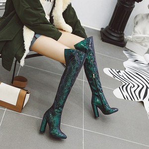 Bottes hautes pour femmes, taille 46, à talon épais, pour l'hiver, en PU brillant effet peau de serpent, longues, jusqu'au-dessus du genou - Product Image 5