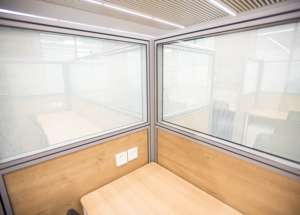 <span class=keywords><strong>Panneau</strong></span> <span class=keywords><strong>de</strong></span> poste <span class=keywords><strong>de</strong></span> travail <span class=keywords><strong>de</strong></span> bureau installation facile modulaire expédition espace <span class=keywords><strong>de</strong></span> confidentialité <span class=keywords><strong>panneau</strong></span> <span class=keywords><strong>de</strong></span> verre mueble demi-paroi - Product Image 4