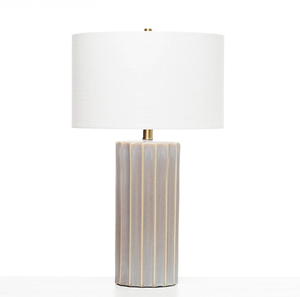 Lampe de table en céramique de grande taille, grise, avec abat-jour en tissu pour salon. - Product Image 1