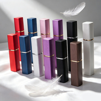 Flacon de parfum portable 6ml 12ml à mécanisme rotatif, coque carrée en aluminium avec flacon intérieur en verre pour voyage, sac à main et utilisation de poche
