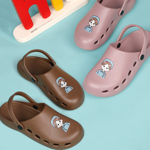 Nouveau dessin animé infirmières imprimé EVA gommage sabots anti-dérapant léger chaussures médicales hôpital chaussures de soins infirmiers - Product Image 3