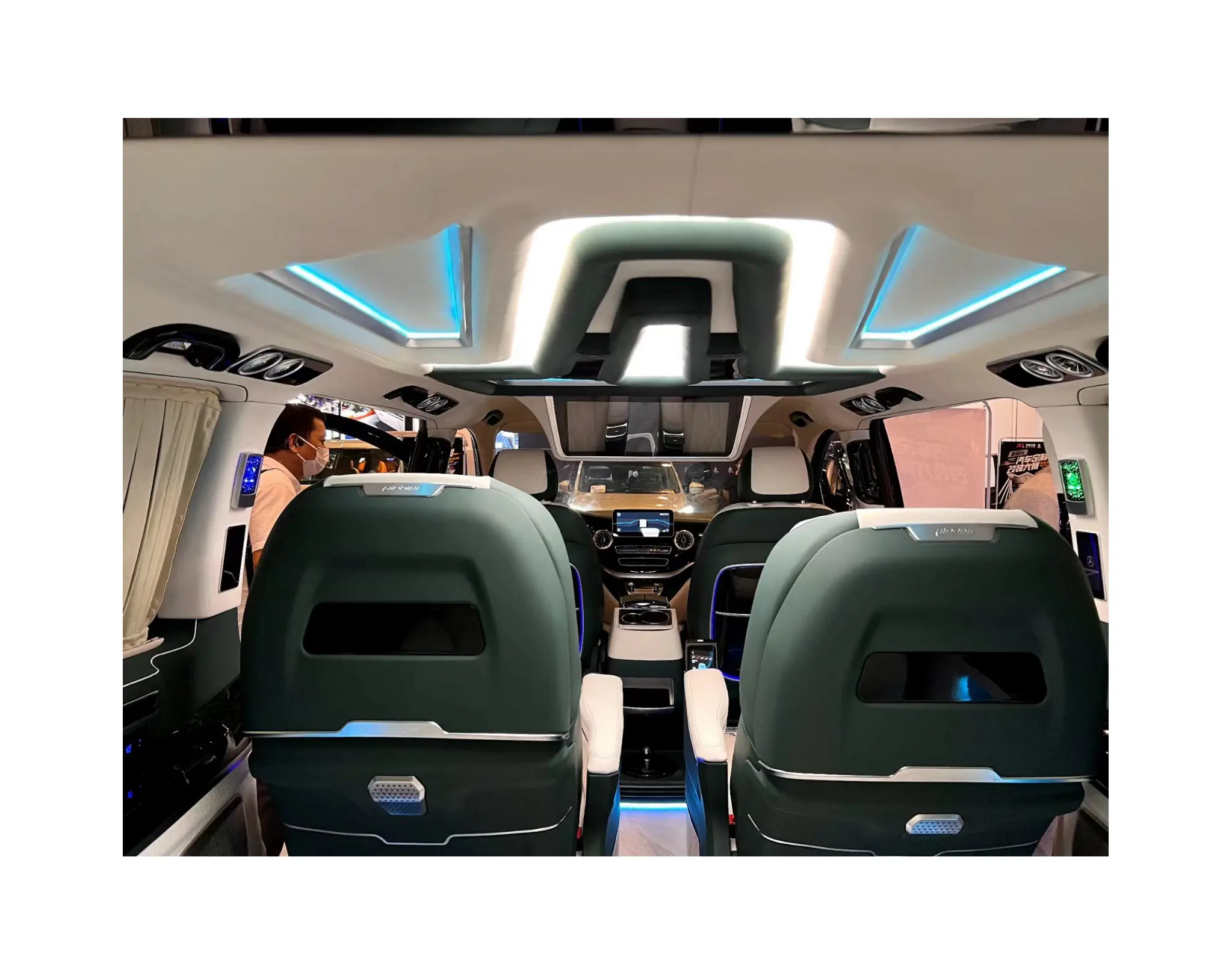 تلفاز فاخر حديث للتطوير فيسيتو 2024 للسيارة من الداخل والسيارة الخلفية بسقف