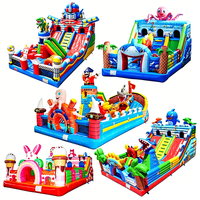 Grande aire de jeux gonflable commerciale avec toboggan pour enfants, parc d'attractions et événements en plein air