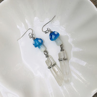 Boucles d'oreilles pendantes pour femmes, style bohème, faites à la main, plaquées or rose, en quartz naturel transparent irrégulier torsadé et avec un petit champignon mignon