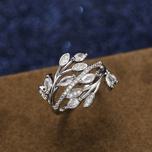 Anello a Foglia di Vite per Donne, Design Floreale, Anello da Indossare Ogni Giorno - Product Image 6
