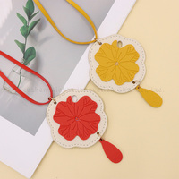 Pendentif exquis en cuir PU en forme de feuille de lotus, breloque de sac portable et tendance, idéal comme décoration vestimentaire pour l'été