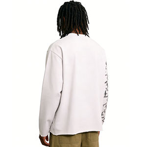 T-shirt da uomo personalizzata in 100% cotone oversize a girocollo a maniche lunghe, con logo personalizzato, stampa digitale casual sulla manica, stile streetwear - Product Image 3