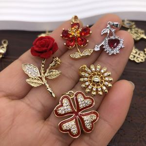 Colgante de Flor, Árbol de la Vida, Trébol de Cuatro Hojas y Girasol con Microincrustaciones y Baño de Oro de 18K, Accesorio de Lujo Ligero para Collar o Pulsera DIY - Product Image 4