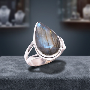 Anillo de Boda Hecho a Mano en Plata de Ley 925 con Engaste de Labradorita Gris Natural de Diseño Clásico, Venta al Por Mayor - Product Image 3