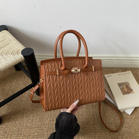 Sac bandoulière carré pour femme, petit format, style décontracté et tendance, texture raffinée, couleur unie, design étranger