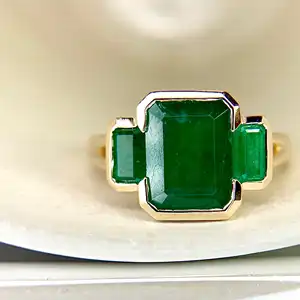 MEDBOO Fine Jewelry 14K Yellow Gold 2.71Ct Bezel Setting Lab Grown Emerald Rings Jewellery Three Stone Engagement Ring