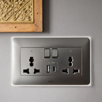 Prise universelle MGA High Standards 250V Twin avec interrupteur et indicateur et hôtel USB Type a & C PD 18W avec logo personnalisé