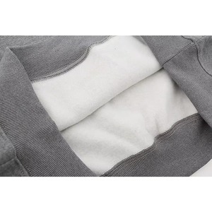 Venta al por Mayor de Shorts y Camisetas para Hombre Essenti SS22 en Color Avena Claro y Avena Oscuro, y Camiseta de Manga Corta Elástica - Product Image 5