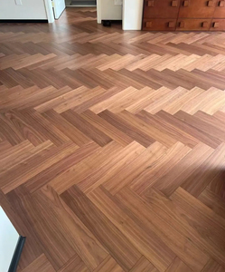 Pavimento Ingegnerizzato Multistrato di Lusso in Noce Nero a Spina di Pesce da 14mm Personalizzato |   Pavimentazione Impermeabile Antiscivolo per Parchi/Esterni con Sistema a Incastro - Product Image 2