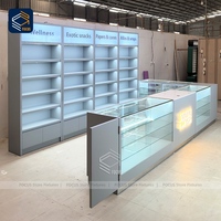 Maßgefertigte Glasvitrine für Einzelhandelsgeschäfte mit LED-Beleuchtung, Wandregal und Vollansicht-Display
