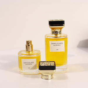 Flacons de parfum en verre transparent de 50 ml et 100 ml avec clip, flacons cosmétiques vides pour le décantage et les vaporisateurs disponibles à la vente - Product Image 1