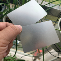Échantillon gratuit de carte en métal métallique en acier inoxydable 0.3mm 0.5mm d'épaisseur carte en métal argenté gravée au laser carte-cadeau en métal pour bricolage