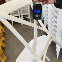 Chaise empilable en résine plastique blanche à dossier en X, prix abordable, pour hôtels modernes, banquets, événements, fêtes et mariages