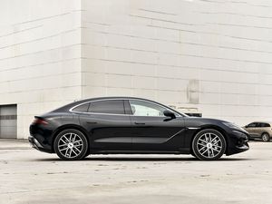 เดนซ่า ซี9 2024 630 โปร: ระยะทางวิ่ง 630 กม. (มาตรฐาน CLTC), มอเตอร์สามตัว 966 แรงม้า, เทคโนโลยีอี้ซานฟาง, รถซีดานหรูระดับพรีเมียม - Product Image 6