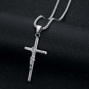 Collier Croix <span class=keywords><strong>Crucifix</strong></span> Jésus en Acier Inoxydable, Pendentif Religieux Catholique, Bijou de Foi, Cadeau pour Hommes et Femmes, Usage Quotidien - Product Image 2