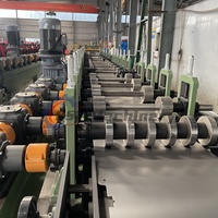Machine de formage de panneaux de palettes en acier pour la production de palettes d'entrepôt