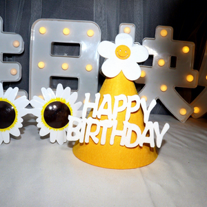 Chapeau d'anniversaire style <span class=keywords><strong>Instagram</strong></span> avec marguerites, accessoire <span class=keywords><strong>photo</strong></span> pour fête, populaire en ligne pour les décorations de premier anniversaire des enfants, semi-artisanal, taille unique - Product Image 2