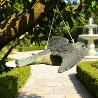 Décoy de Corbeau Volant avec Ailes Étendues, Répulsif d'Oiseaux Réaliste en Plastique pour la Décoration de Jardin et la Lutte Antiparasitaire