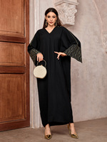 Abaya de luxe noire de Dubaï avec détails de manches dorées Modish Loose Fit Silhouette Khaleeji Minimalist Dress