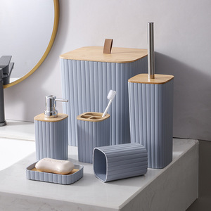 Ensemble <span class=keywords><strong>de</strong></span> 6 accessoires <span class=keywords><strong>de</strong></span> <span class=keywords><strong>salle</strong></span> <span class=keywords><strong>de</strong></span> <span class=keywords><strong>bain</strong></span> en polyrésine et <span class=keywords><strong>bambou</strong></span> Noir Toilette avec poubelle pour usage domestique - Product Image 3