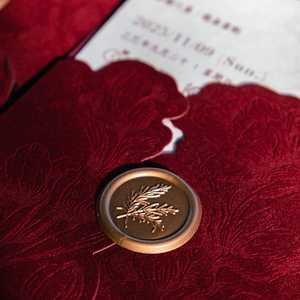 Carte d'invitation de <span class=keywords><strong>mariage</strong></span> de luxe en velours rouge <span class=keywords><strong>bordeaux</strong></span>, découpée au laser, avec sceau de cire doré - Product Image 3