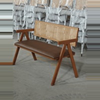 Chaise de salle à manger moderne et confortable en rotin tressé, avec cadre métallique et assise rembourrée en PP, pour intérieur, appartement, maison, bar - Fournisseur OEM personnalisé