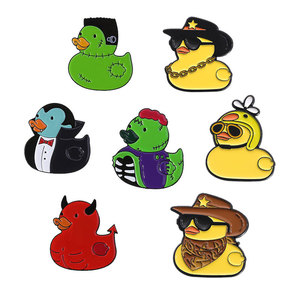 Preço de Atacado de Fábrica: Conjunto de Broches e Pins de Lapela de Metal com Esmalte, Gravados e Esculpidos, Tema Animais de Desenho Animado (Pato Doutor Fofo) - Product Image 1