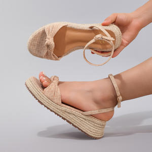 Sandali con tacco a onda in corda di canapa, nuovo stile estivo 2026, con fiocco in lino, eleganti e con tacco alto, perfetti per l'uso all'aperto - Product Image 1