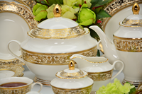 Vajilla de Lujo para Bodas Estilo Dubái con Patrón Elegante y Decoración Dorada, Productos Ecológicos - Súper Septiembre