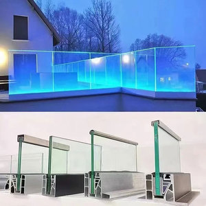 Recinzione Moderna Ecologica in Vetro Temperato Senza Telaio, Design a Profilo a U in Alluminio con Fessura per Schede, Facile Installazione per Terrazze e Scale - Product Image 3