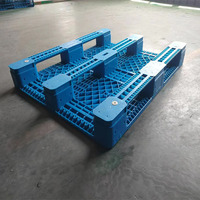 Palette en plastique robuste à 3 roulettes, surface plate en HDPE, pour l'expédition et l'utilisation en entrepôt