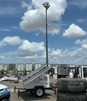 Tour d'éclairage solaire mobile de secours avec poste de commande et surveillance, mât télescopique de 7 m, 3 panneaux solaires de 450 W, sans fil