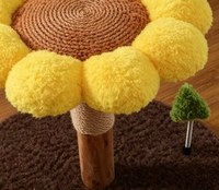 Griffoir pour chat en bois naturel Sunflower avec perchoir en peluche en forme de fleur et mini-arbre vert décoratif, petit mobilier pour chat