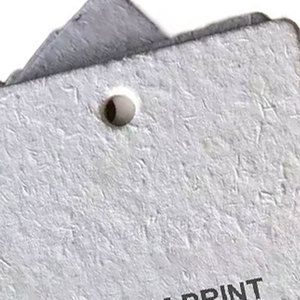 Étiquettes de vêtements de marque de mode personnalisées écologiques de haute qualité en gros, étiquettes suspendues en papier imperméables, accessoires personnalisés - Product Image 4