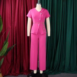 D618 Completo Estivo Trendy da Donna: Top Elegante a Maniche Corte con Bottoni e Scollo a V e Pantaloni a Gamba Larga - Set Due Pezzi <span class=keywords><strong>Abbigliamento</strong></span> Donna - Product Image 3