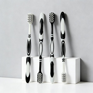 Cepillo de Dientes de Uso Diario con Cerdas Suaves y Redondeadas para Adultos, Mango Antideslizante, Cuidado Dental, Cepillo de Limpieza Dental - Product Image 1