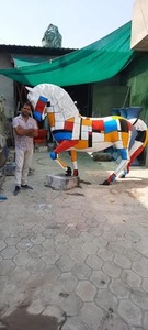 Statue de cheval en fibre de verre de qualité supérieure, sculpture décorative durable pour jardin, hôtel et exposition en extérieur, disponible à la vente - Product Image 2