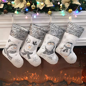 Chaussette de Noël personnalisée en tissu brodé motif forêt, chaussette de Noël blanche avec rennes, pingouins, renards et ours - Product Image 2